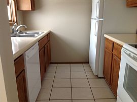 Spacious 2 Bedroom in Vadnais Heights, MN (Photo 2 of 8)