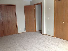 Spacious 2 Bedroom in Vadnais Heights, MN (Photo 8 of 8)