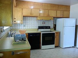 3 Beds, 2 Baths in Colorado Springs, CO (Photo 6 of 12)