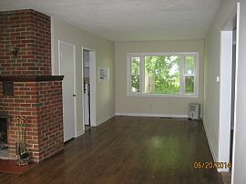 Single Family Home in Benton Harbor, MI (Photo 3 of 9)