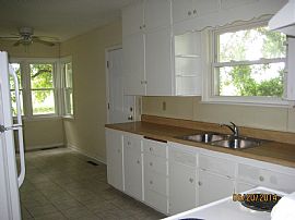 Single Family Home in Benton Harbor, MI (Photo 4 of 9)