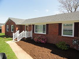 Very Nice Home in Quiet Neighborhood in Franklin, VA (Photo 2 of 12)