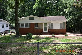 1039 Rollingwood Dr  in Charlotte, NC