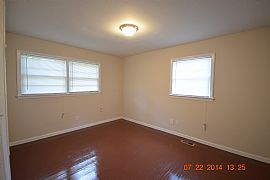 1039 Rollingwood Dr  in Charlotte, NC (Photo 5 of 5)