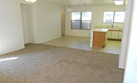 Bright, Open, Spacious 3br/2ba 2car Garage in Phoenix, AZ (Photo 3 of 8)