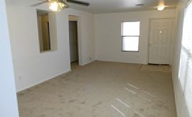 Bright, Open, Spacious 3br/2ba 2car Garage in Phoenix, AZ (Photo 4 of 8)