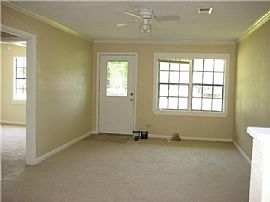 Comfortable 3 Bed Plus 2 Bath Available Don'T Miss It ! in Texas City, TX (Photo 3 of 8)