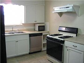 Comfortable 3 Bed Plus 2 Bath Available Don'T Miss It ! in Texas City, TX (Photo 6 of 8)