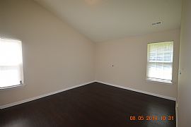 8413 Kings Creek Drive in Charlotte, NC (Photo 4 of 4)