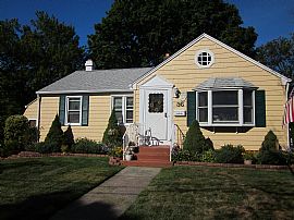 Great 3 Bedr 2 Full Bath Single Fam Home in West Shore Area in West Haven, CT