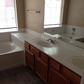 This Adorable 3 Bedrooms, 2 Baths, and a 2 Car Garage in Cedar Hill, TX (Photo 4 of 6)