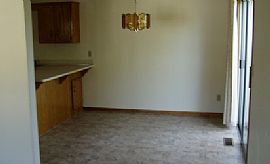 Clean 3 Bedroom Town-Home Located in The Southern Part  in Blaine, MN (Photo 2 of 6)