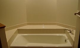 Clean 3 Bedroom Town-Home Located in The Southern Part  in Blaine, MN (Photo 3 of 6)