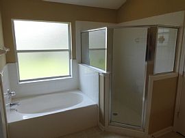 Spacious 3bed 2bath Single Family Home in Great Location in Jacksonville, FL (Photo 10 of 10)