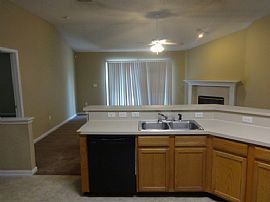 Spacious 3bed 2bath Single Family Home in Great Location in Jacksonville, FL (Photo 2 of 10)