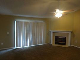 Spacious 3bed 2bath Single Family Home in Great Location in Jacksonville, FL (Photo 3 of 10)