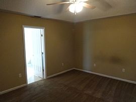 Spacious 3bed 2bath Single Family Home in Great Location in Jacksonville, FL (Photo 8 of 10)