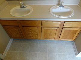 Spacious 3bed 2bath Single Family Home in Great Location in Jacksonville, FL (Photo 9 of 10)