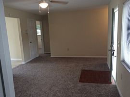 Nice and Cozy 4 Bedroom, 1.5 Bath, 1 Car   Garage Home in Tampa, FL (Photo 2 of 5)