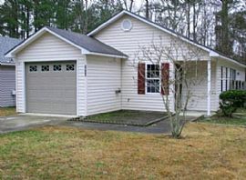 Open Floor Plan. Conveniently Located Near Shopping, Restaurant in New Bern, NC (Photo 2 of 10)