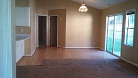 Open Floor Plan. Conveniently Located Near Shopping, Restaurant in New Bern, NC (Photo 4 of 10)