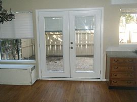  Beautiful Home in a Quiet Neighbourhood in Austin, TX (Photo 11 of 12)