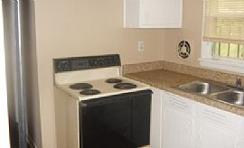 Newly Renovated Bungalow Conveniently Located Near in Atlanta, GA (Photo 4 of 4)