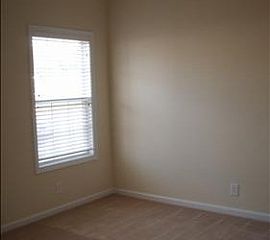 Beautiful Condo in a Great Location in Clarksville, TN (Photo 2 of 5)