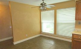 Beautiful 3ba 2bath Home Spacious Kitchen W/lots of Counter Top in San Antonio, TX (Photo 2 of 7)