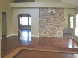 Gorgeous 4 Bedroom with Pool Many Upgrades!  in Glendale, AZ (Photo 3 of 12)