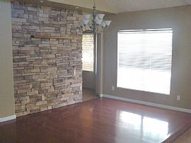 Gorgeous 4 Bedroom with Pool Many Upgrades!  in Glendale, AZ (Photo 4 of 12)