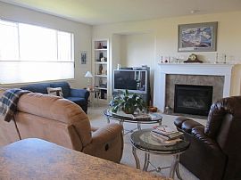 Bright and Open 3 Bedroom, 2089 Square Foot Ranch Home. in Commerce City, CO (Photo 2 of 8)