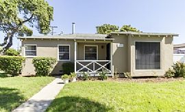 Cozy Living 3 Bed 2 Bath Home in Long Beach, CA