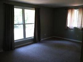 Short Term Lease Available-Move in Today! Park, Fenced Yard in Madison, WI (Photo 3 of 6)