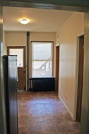 Center Square 3-Br with Parking        in Albany, NY (Photo 3 of 7)