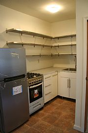 Center Square 3-Br with Parking        in Albany, NY (Photo 4 of 7)