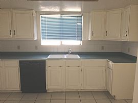  	bright 3x2.5 Two-Story Conveniently Located at Val Vista and  in Gilbert, AZ (Photo 7 of 12)