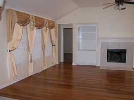 4 Bedrooms,  Katy, Fry Rd – Beautiful!like a Model Home! in Katy, TX (Photo 4 of 8)