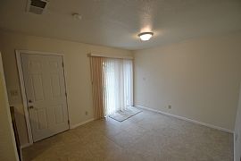 Wonderful Great 3bed 2baths in a Quiet Area in Sacramento, CA (Photo 2 of 8)