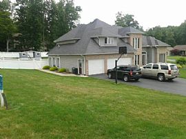 Gorgeous 5 Bed Pool House in Du Bois, PA
