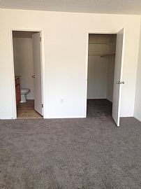 Stunning and Bright Remodeled Apt in University One in Baltimore, MD (Photo 3 of 11)