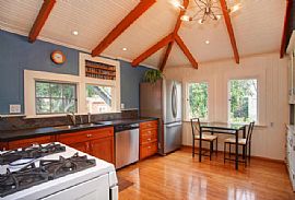 Charming 1 Bedroom/1 Bath Condo in Berkeley, CA (Photo 8 of 12)