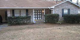 Nice 3 Beds Rooms and 2 Baths in Atlanta, GA (Photo 2 of 9)