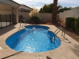4 Bedrooms and 2.5 Bathrooms Great Appliances  in Las Vegas, NV