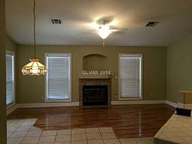 4 Bedrooms and 2.5 Bathrooms Great Appliances  in Las Vegas, NV (Photo 6 of 8)