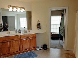 4 Bedroom in Virginia Beach in Virginia Beach, VA (Photo 4 of 6)