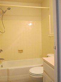 Available December 1st. Hi_rise 1 Bedroom Apartment.  in Alexandria, VA (Photo 4 of 9)