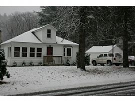 A Single Family Home in Avon,Ct in Avon, CT (Photo 2 of 12)