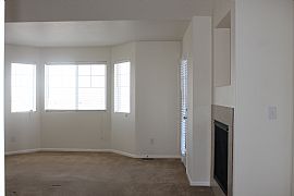 Deluxe 2-Story,3-Bed,Loft,2.5 Bath,2-Level Deck,Stunning Views in Aurora, CO (Photo 7 of 12)