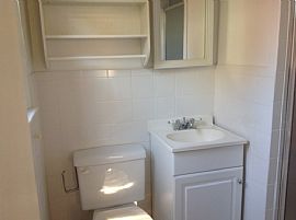 Spacious 3bed 2 Bath Home with Covered Porch, Patio, Fenced Bac in Virginia Beach, VA (Photo 4 of 12)